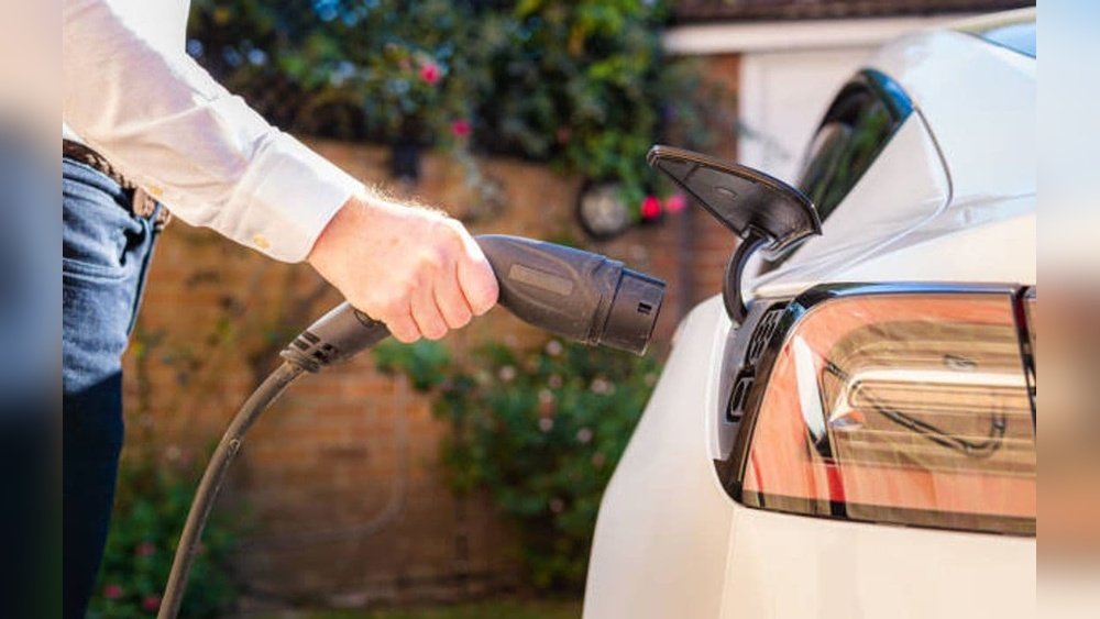 Best Time to Charge an Electric Car to Save Money And Battery Life: Ultimate Guide
